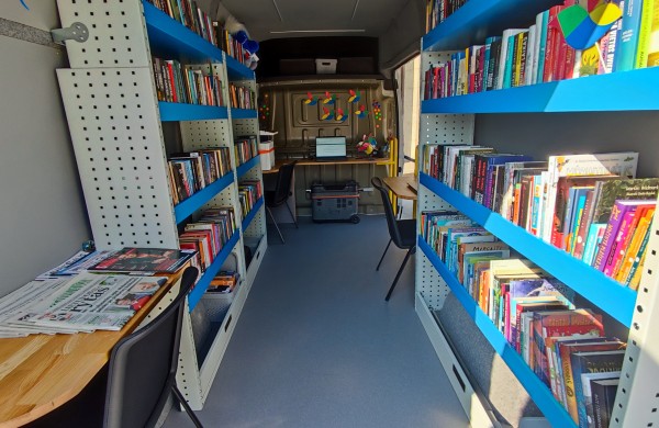Naujovė Jonavoje – pristatytas ilgai lauktas Bibliobusas