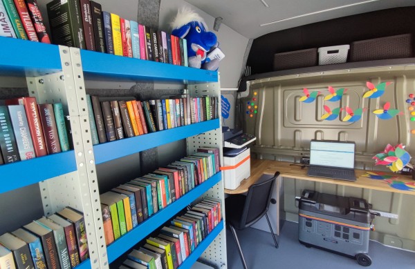 Naujovė Jonavoje – pristatytas ilgai lauktas Bibliobusas