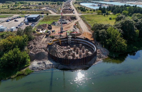 Visuomenei pirmąkart atverta „Rail Baltica“ tilto per Nerį statybų aikštelė