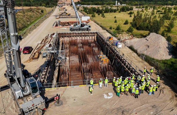 Visuomenei pirmąkart atverta „Rail Baltica“ tilto per Nerį statybų aikštelė
