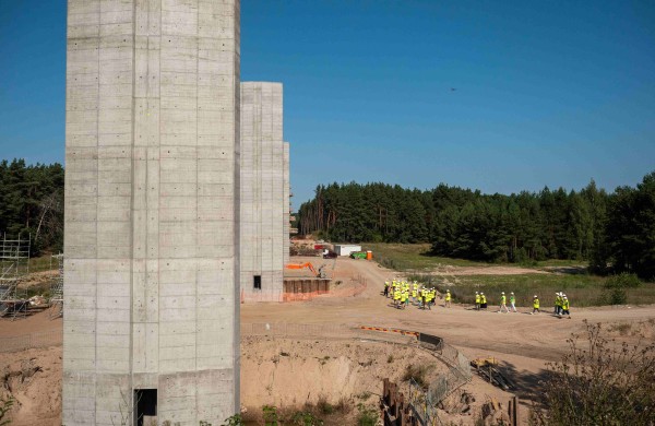 Visuomenei pirmąkart atverta „Rail Baltica“ tilto per Nerį statybų aikštelė