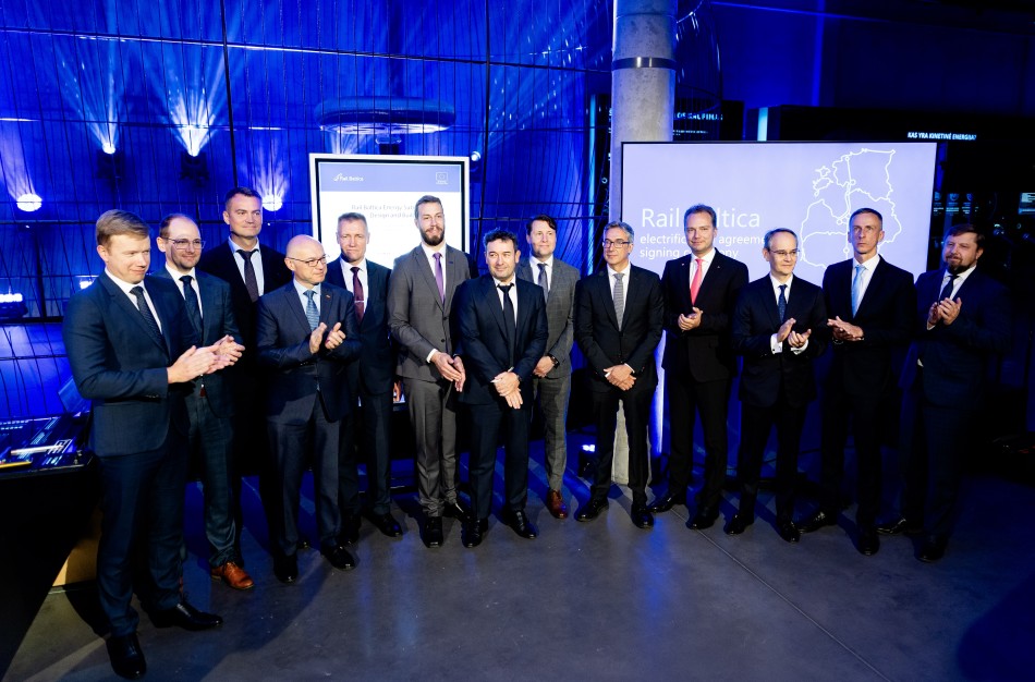 Trys Baltijos šalys Vilniuje pasirašė didžiausią istorijoje elektrifikacijos sutartį