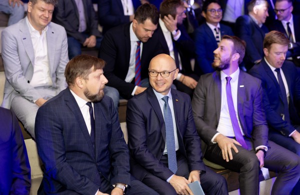 Trys Baltijos šalys Vilniuje pasirašė didžiausią istorijoje elektrifikacijos sutartį