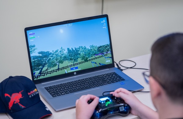 Duris atvėrė „Airtech“ – jaunimui atsiveria galimybės pažinti dronų technologijas