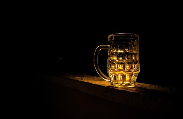 Alkoholio vartojimas darbe: ignoruoti, bausti ar pasiūlyti pagalbą?