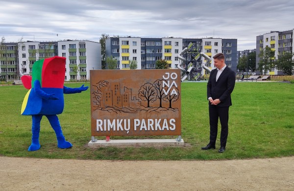 Oficialiai atidarytas taip ilgai lauktas Rimkų parkas