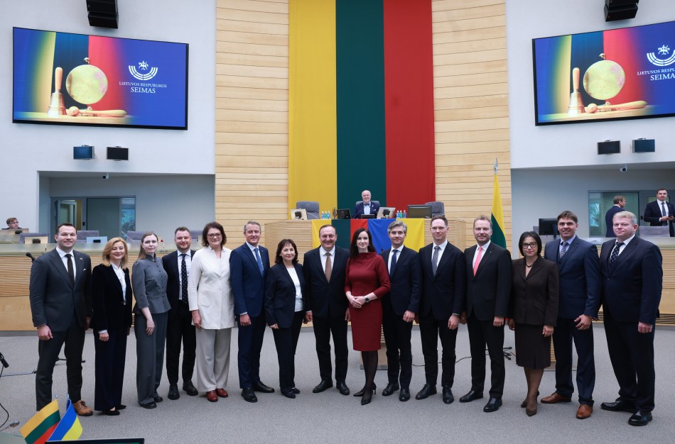 Prisiekė dvidešimtosios Vyriausybės nariai