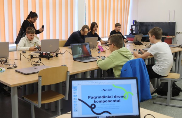 Kėdainiuose atidarytas dronų mokymų centras „Airtech“: netrukus toks centras - ir Jonavoje 