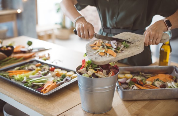 Namuose sukaupiame apie 60 proc. visų maisto atliekų: ieškokime būdų, kaip sumažinti maisto švaistymą