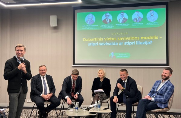 Merai diskutavo apie dabartinio vietos savivaldos modelio pliusus ir minusus      