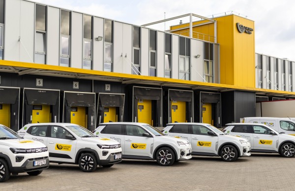 Siuntos ir laiškai keliaus tvariau: trečdalį Lietuvos pašto transporto sudarys elektromobiliai 