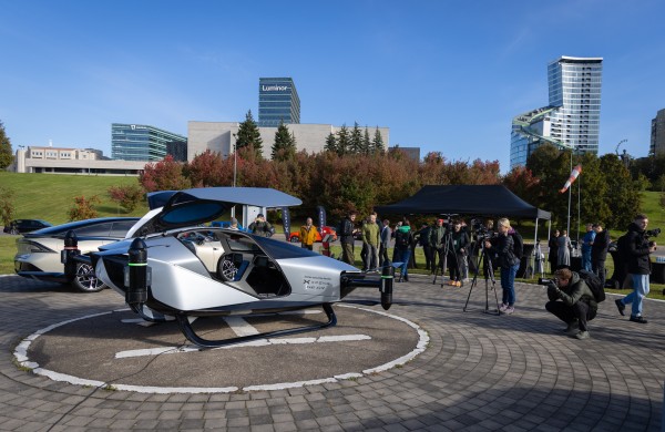 Pirmasis pasaulyje skraidantis automobilis jau Lietuvoje