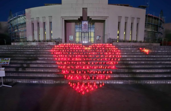 Organų donorams pagerbti Lietuvoje uždegtos 2162 žvakutės: tiek, kiek buvo donorų per visą šalies transplantacijos istoriją  