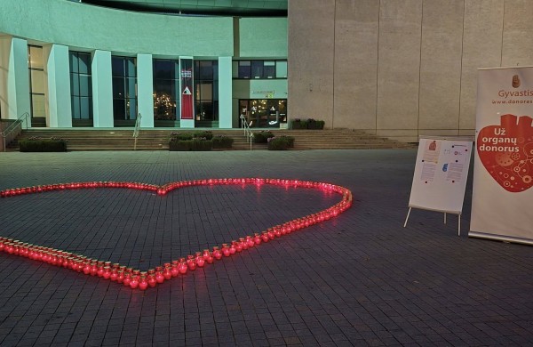 Organų donorams pagerbti Lietuvoje uždegtos 2162 žvakutės: tiek, kiek buvo donorų per visą šalies transplantacijos istoriją  