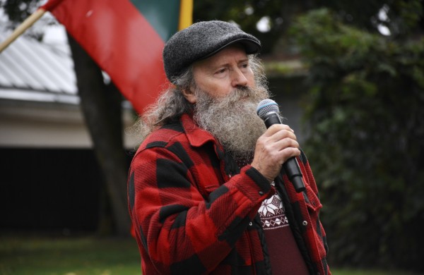 „Kultūra moko mus atpažinti virusus“: Jonavoje nuskambėjo įspėjamojo streiko žinutė už laisvą kūrybą