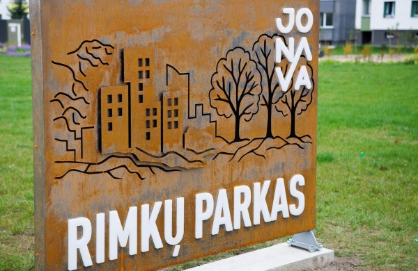 Rimkų parko tualete buvo užstrigusi mergaitė
