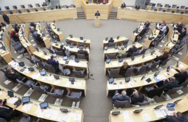 Suteikiama galimybė visiems  realiuoju laiku stebėti teisės aktų projektų svarstymo eigą parlamente