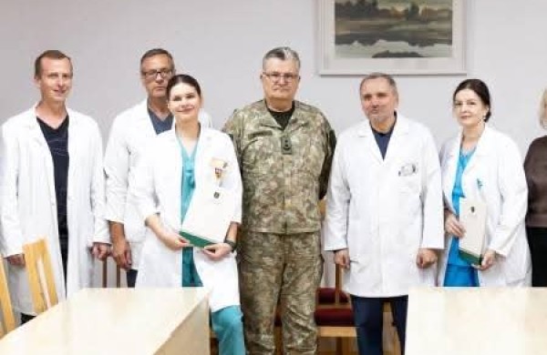 Jonavos ligoninės medikams įteiktos padėkos už dalyvavimą tarptautinėse karo medicinos pratybose