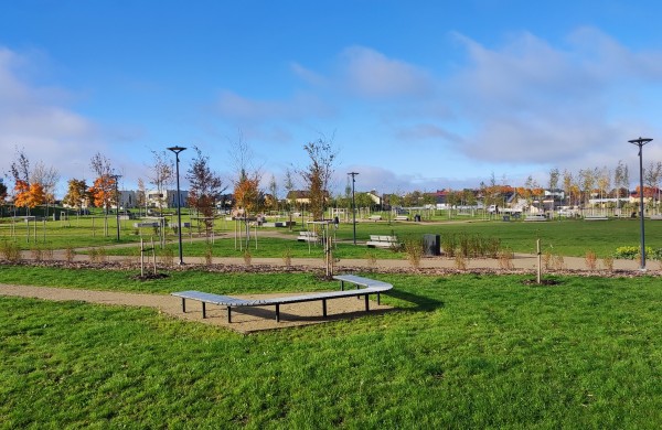 Rimkų parkas virsta „Žvėrinčiumi“: gyventojai kenčia nuo išmatomis išteptų sienų, mamos vengia vestis mažamečius 