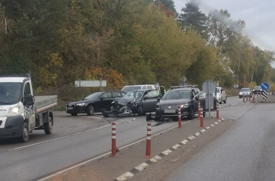 Avarija kelyje Jonava - Ukmergė: 76-erių metų vairuotoja pristatyta į gydymo įstaigą