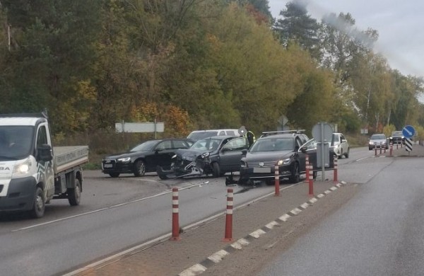 Avarija kelyje Jonava - Ukmergė: 76-erių metų vairuotoja pristatyta į gydymo įstaigą