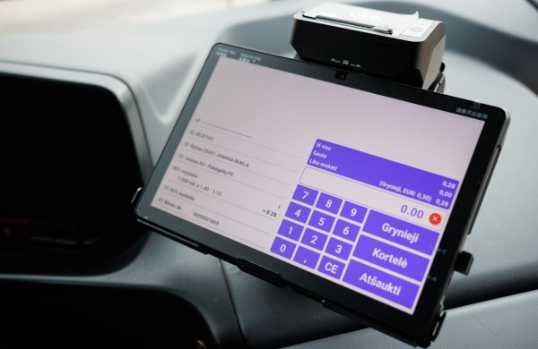 Jonavos autobusuose jau galima atsiskaityti banko kortelėmis