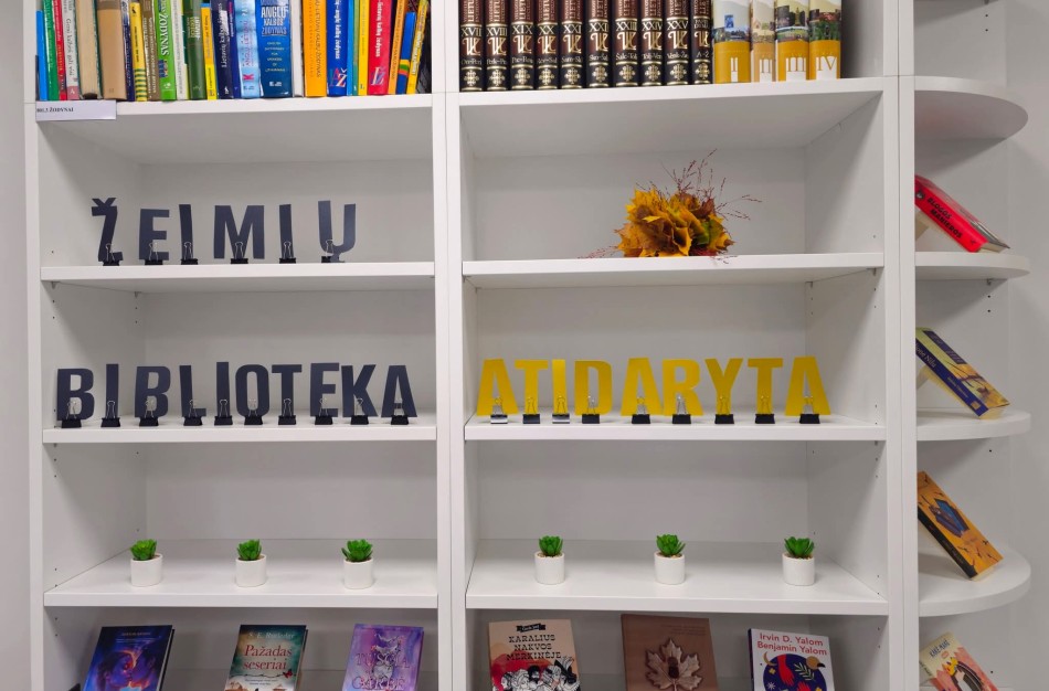 Duris atvėrė atsinaujinusi Žeimių biblioteka