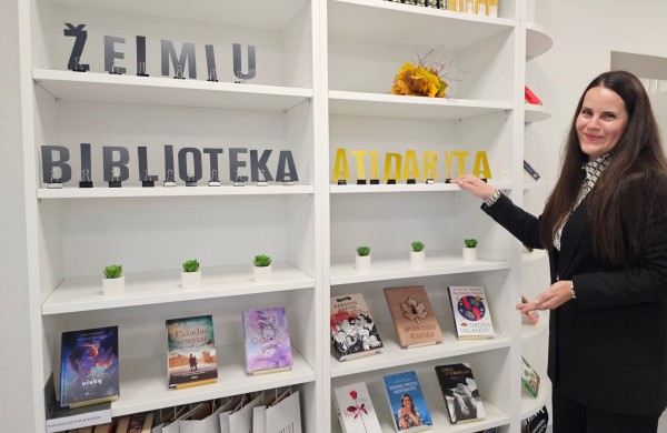 Duris atvėrė atsinaujinusi Žeimių biblioteka
