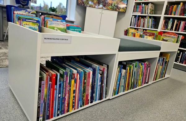 Duris atvėrė atsinaujinusi Žeimių biblioteka