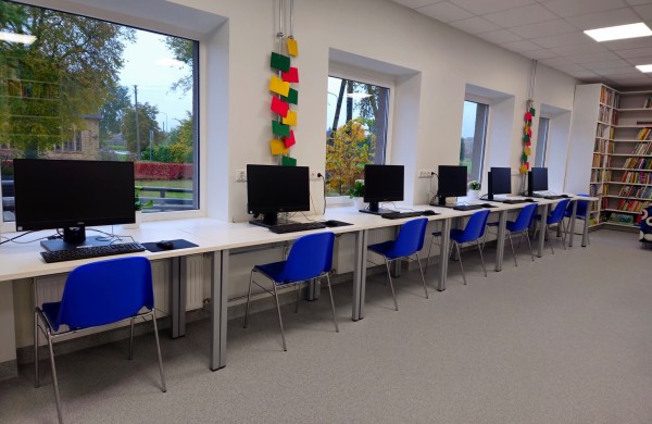 Duris atvėrė atsinaujinusi Žeimių biblioteka
