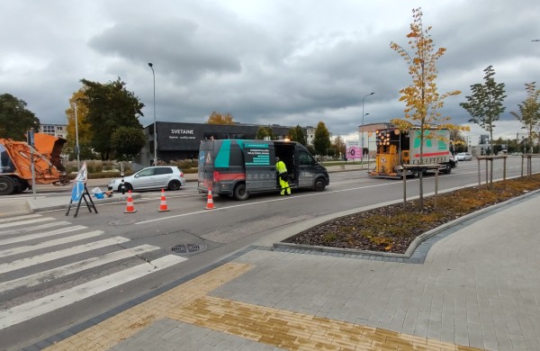 Bus taisoma ištisinė linija ties posūkiu į Klaipėdos gatvę