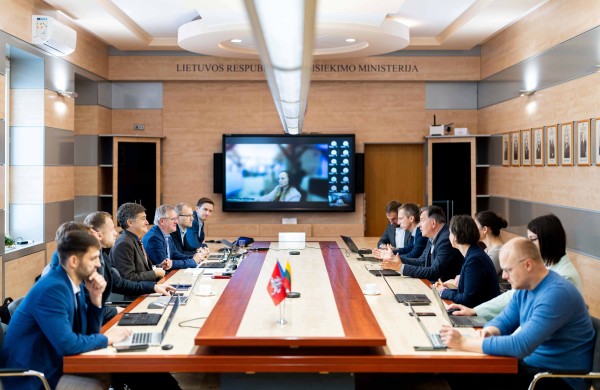 ,,Rail Baltica“ projektui skirtas papildomas finansavimas – pažangą aptarė susitikime su CINEA atstovais