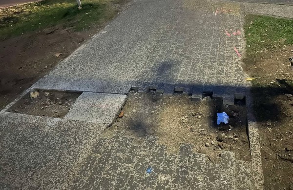 Chemikų gatvėje – šaligatvyje „dingusios“ trinkelės