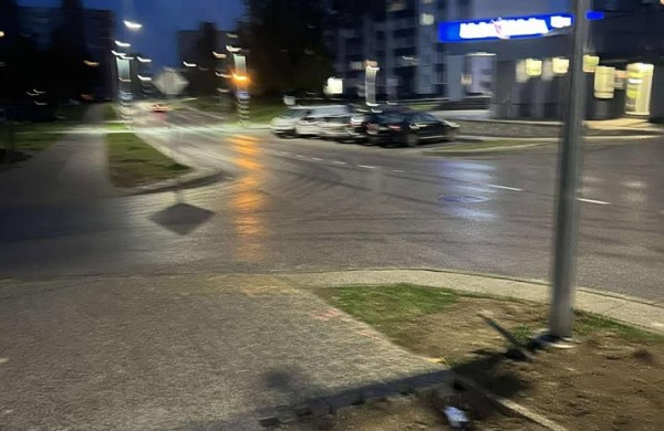 Chemikų gatvėje – šaligatvyje „dingusios“ trinkelės