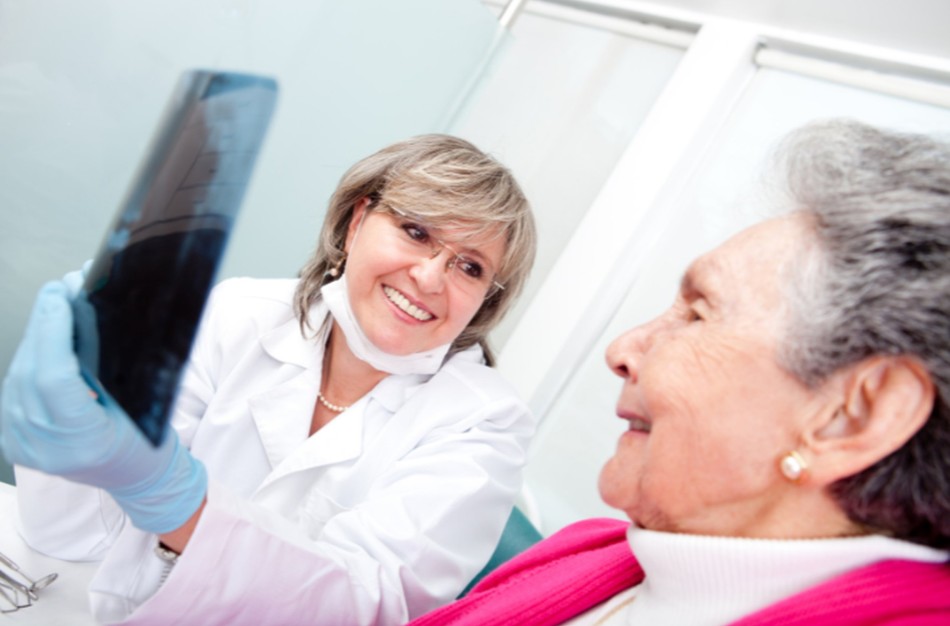 Kompensuojamas dantų protezavimas – galimybė senjorams išsaugoti šypseną ir gyvenimo kokybę