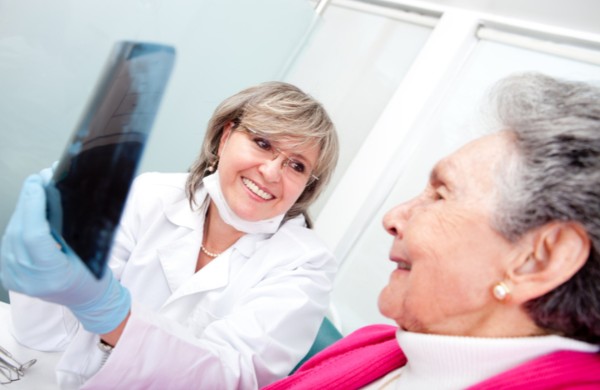 Kompensuojamas dantų protezavimas – galimybė senjorams išsaugoti šypseną ir gyvenimo kokybę