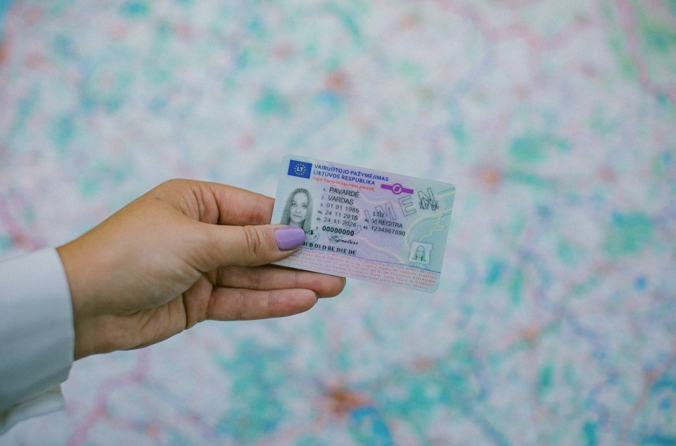 Sulaukėte pasiūlymo gauti vairuotojo pažymėjimą lengvai? Nesusiviliokite - tai gali būti apgaulė
