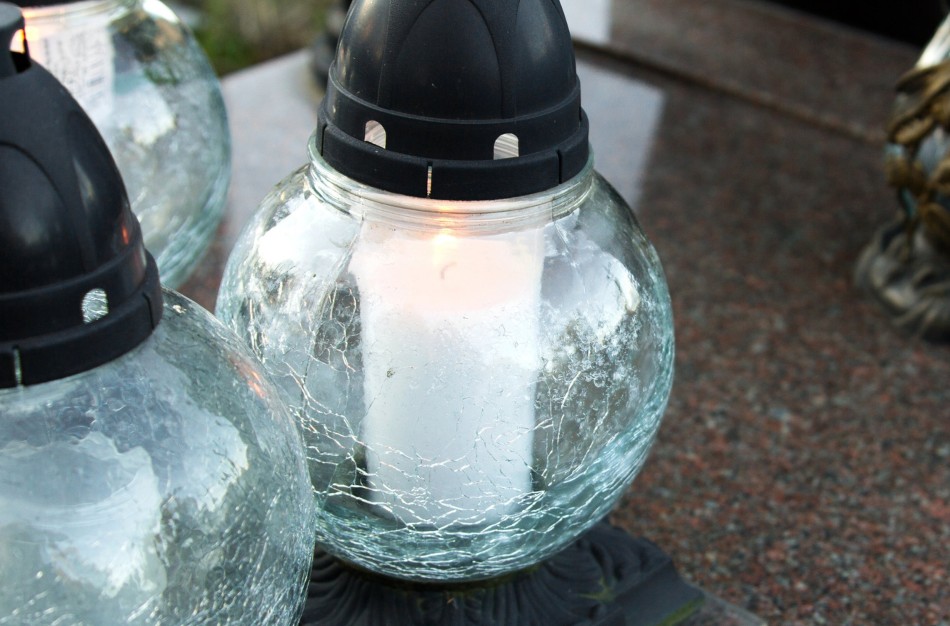 Vėlinių laikotarpis: aplinkosaugininkai pataria, kaip pagerbti artimuosius tausojant aplinką