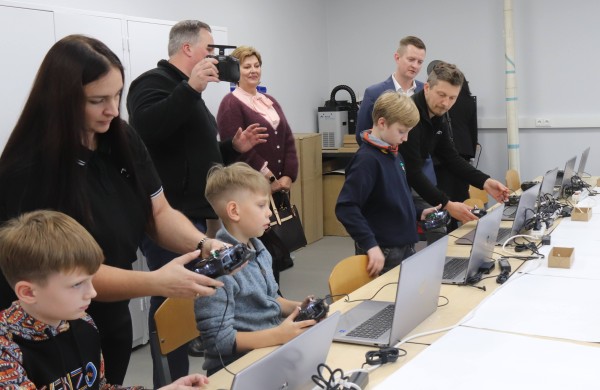 Jonavoje atidarytas dronų mokymų centras „Airtech“