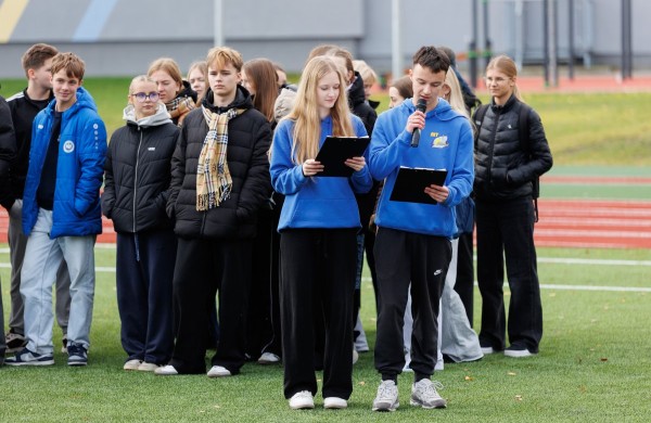 Atidarytas atnaujintas Jonavos Jeronimo Ralio gimnazijos sporto stadionas