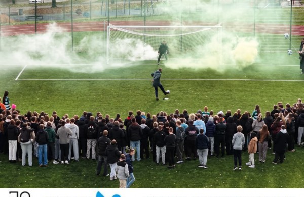 Atidarytas atnaujintas Jonavos Jeronimo Ralio gimnazijos sporto stadionas