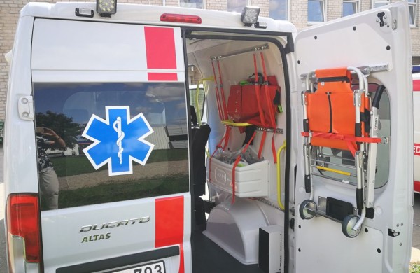 Pagalbos tarnybos skubėjo į Vasario 16-osios gatvę