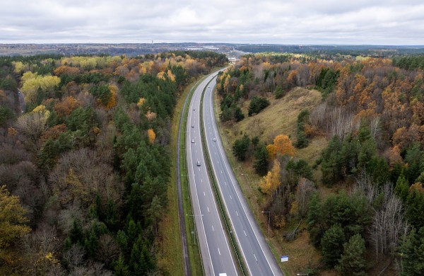„Via Lietuva“: artėjant Vėlinėms – intensyvesnis eismas, galimos spūstys ir darbai keliuose