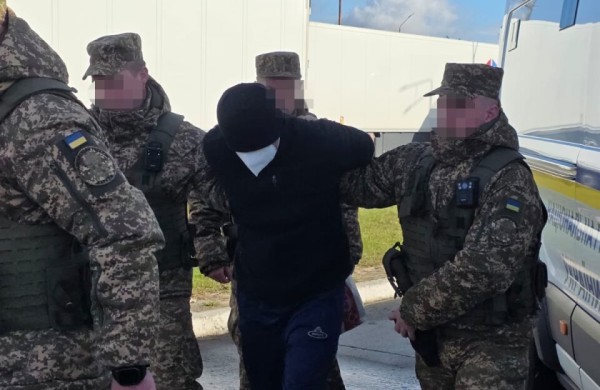 Išskirtinis įvykis - Ukraina perdavė Lietuvai asmenį, įtariamą karo nusikaltimais