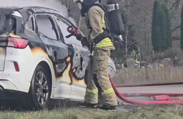 Jonavos rajone užsiliepsnojo automobilis