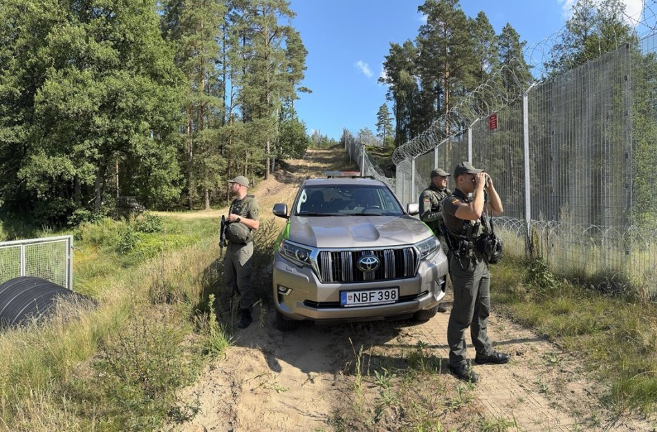 Lenkija, Lietuva ir Latvija jau neįsileido 200 tūkst. iš Baltarusijos besibrovusių migrantų