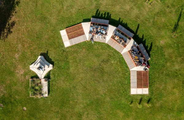 Jonavos „Neries“ pagrindinėje mokykloje lauko erdvės vystomos pasitelkiant mokinių idėjas 