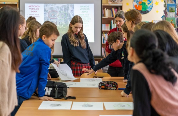 Jonavos „Neries“ pagrindinėje mokykloje lauko erdvės vystomos pasitelkiant mokinių idėjas 