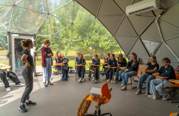 Jonavos „Neries“ pagrindinėje mokykloje lauko erdvės vystomos pasitelkiant mokinių idėjas 