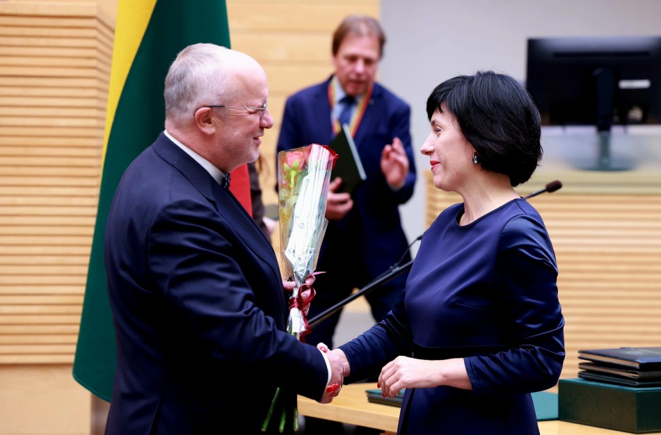 Prisiekė naujieji krašto apsaugos ir kultūros ministrai